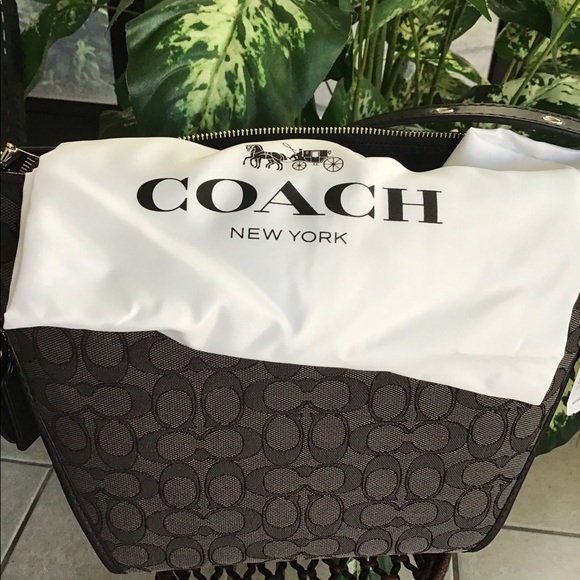 Coach Signature Dufflette w Black Leather Trim - Picture 3 of 7